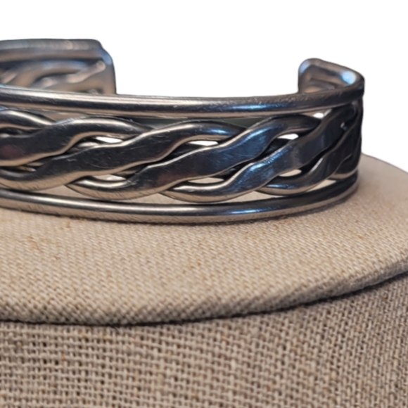 Handmade Cuff Bracelet Small Navajo - Picture 2 of 7